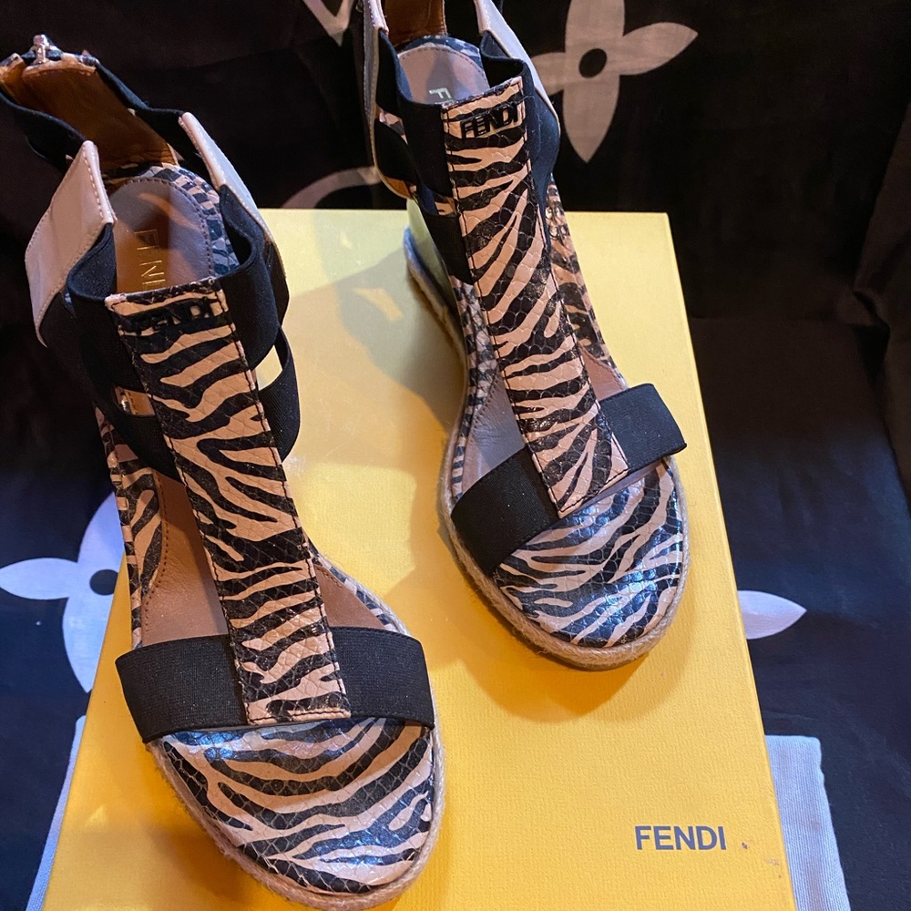 Fendi 3” wedge Hardly worn